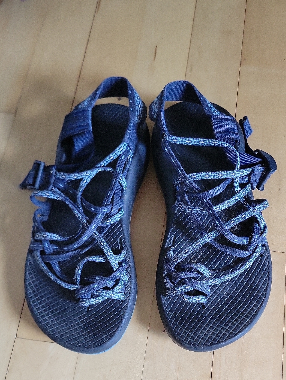 Chaco Black Blue Strappy Sandals - 6